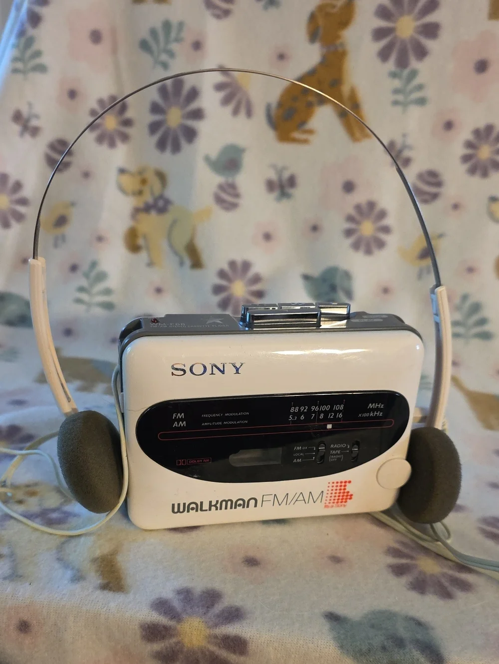 Sony White Walkman FM/AM Portable Cassette Player with Headphones